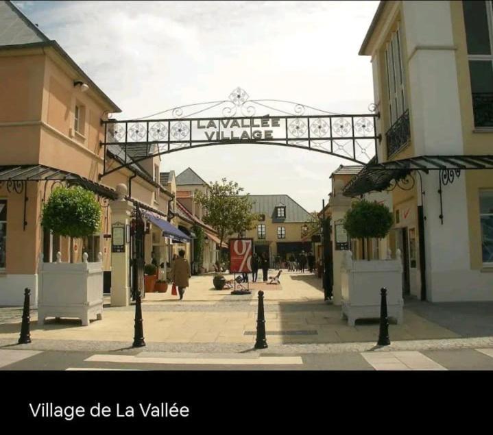 Appartement 2 Pieces 5Min Gare Val D'Europe Parking Inclus Montevrain Bagian luar foto
